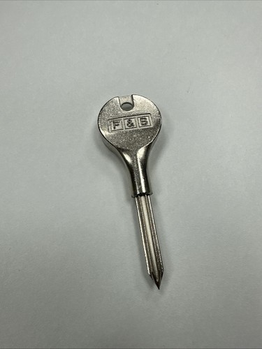 Universal security rack bolt - universal,